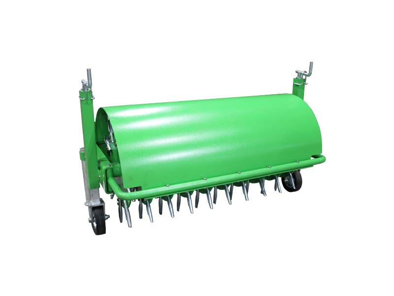 Révolutionnez l'entretien de votre pelouse avec l'aérateur Core pour mini-chargeuse Avant