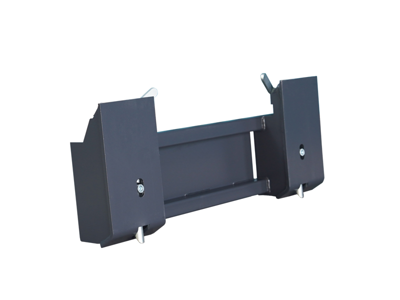 Accédez à un tout nouveau niveau de polyvalence avec l'adaptateur de fixation rapide pour chargeuse compacte